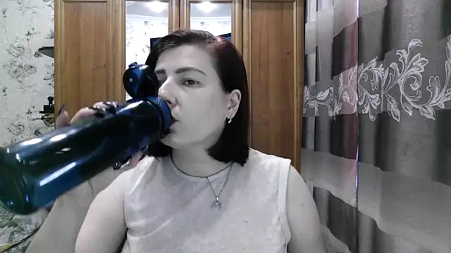 Snapshot of SophieNightAh chatting on September 15, 11:43 am SophieNightAh online show from September 15, 11:43 am