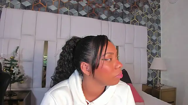 lia mariana online show from December 20, 4:19 am