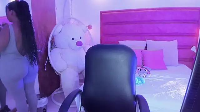 Snapshot of lia_mariana chatting on May 9, 2:11 pm lia mariana online show from May 9, 2:11 pm