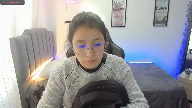 Amy joones online show from January 18, 1:29 pm