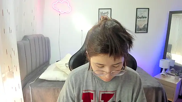 Amy joones online show from March 17, 1:39 pm