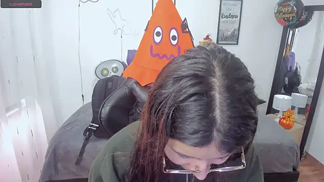 Amy joones online show from October 29, 12:40 pm