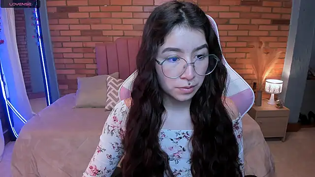 Snapshot of Amy_joones chatting on June 1, 11:45 am Amy joones online show from June 1, 11:45 am