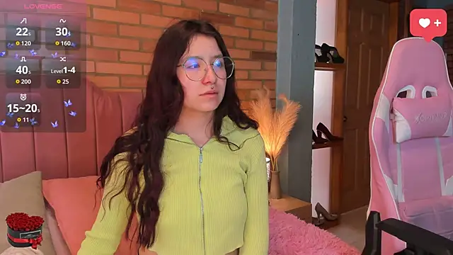 Snapshot of Amy_joones chatting on July 28, 3:21 pm Amy joones online show from July 28, 3:21 pm