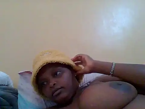 Snapshot of Sexxy-Shie chatting on February 11, 12:48 pm Sexxy-Shie online show from February 11, 12:48 pm