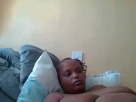 Snapshot of Sexxy-Shie chatting on February 22, 1:57 pm Sexxy-Shie online show from February 22, 1:57 pm