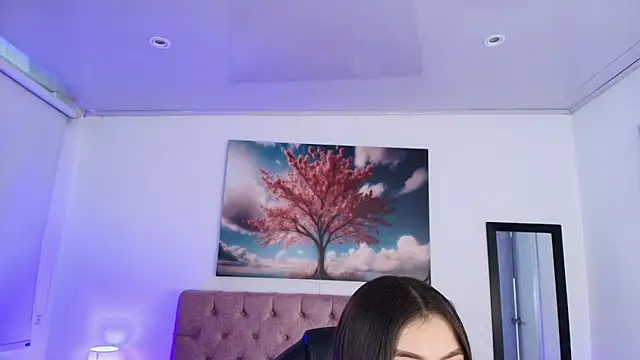 Julianaa Castro  online show from March 6, 11:50 am