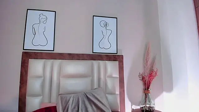 SiennaVidaal online show from December 10, 12:06 am