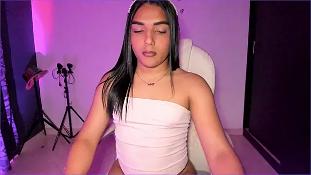 CandyLatinHott online show from October 13, 11:16 pm