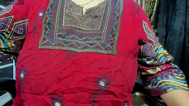 Snapshot of kalpanaaishaa chatting on February 12, 11:27 am kalpanaaishaa online show from February 12, 11:27 am