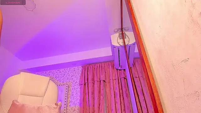 kitty roouse online show from February 5, 4:06 am