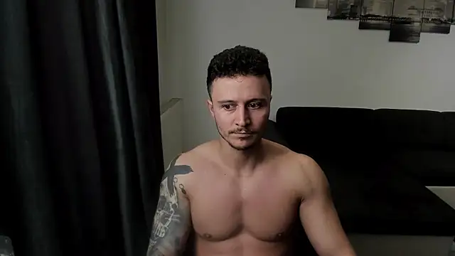 Snapshot of Richarddarell1 chatting on June 9, 5:08 am Richarddarell1 online show from June 9, 5:08 am