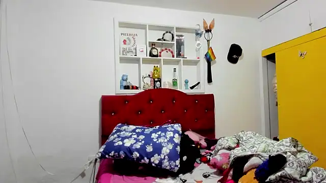 Sweet-Suck69 online show from April 30, 7:14 am