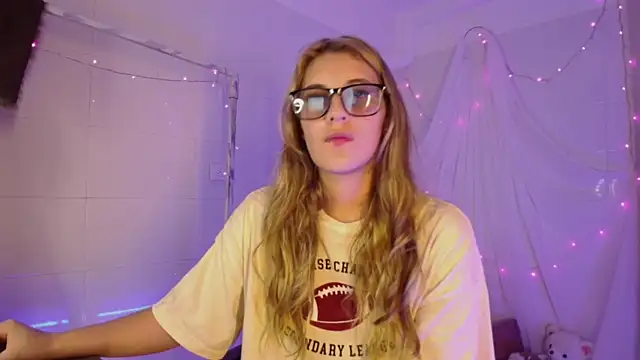 Snapshot of Giia_paiige18 chatting on November 5, 10:32 pm Giia paiige18 online show from November 5, 10:32 pm