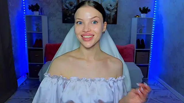 Snapshot of EmmyMills chatting on April 3, 8:40 pm EmmyMills online show from April 3, 8:40 pm