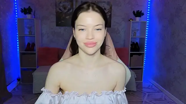 Snapshot of EmmyMills chatting on May 3, 10:05 pm EmmyMills online show from May 3, 10:05 pm