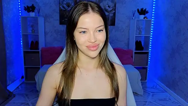 Snapshot of EmmyMills chatting on June 5, 9:20 pm EmmyMills online show from June 5, 9:20 pm