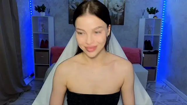 Snapshot of EmmyMills chatting on June 7, 3:10 am EmmyMills online show from June 7, 3:10 am
