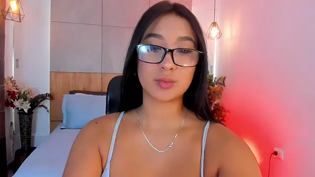 Snapshot of BellaHarllow chatting on June 24, 8:08 pm BellaHarllow online show from June 24, 8:08 pm