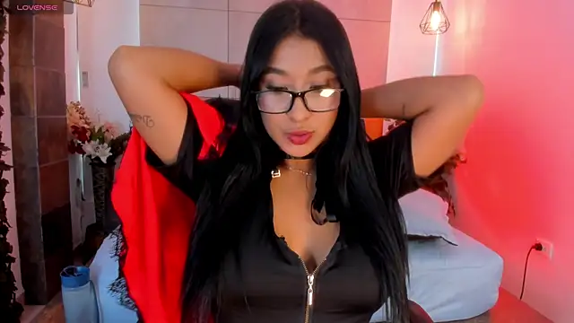 Snapshot of BellaHarllow chatting on June 27, 6:13 pm BellaHarllow online show from June 27, 6:13 pm