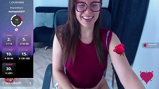 Snapshot of SharonR1 chatting on February 12, 11:33 pm SharonR1 online show from February 12, 11:33 pm