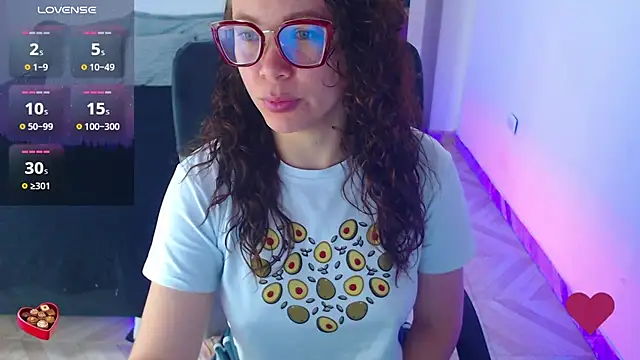 Snapshot of SharonR1 chatting on June 24, 4:39 pm SharonR1 online show from June 24, 4:39 pm