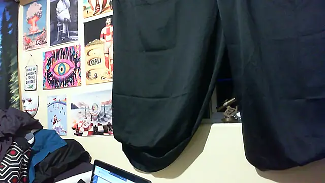 Snapshot of Mic_Oxinner chatting on June 6, 7:46 am Mic Oxinner online show from June 6, 7:46 am