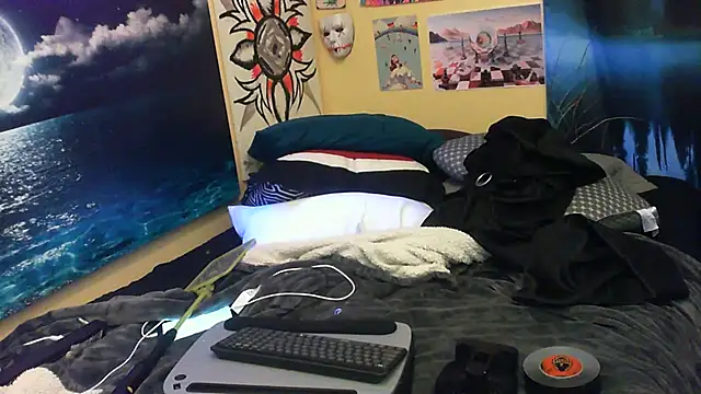 Snapshot of Mic_Oxinner chatting on June 14, 9:11 am Mic Oxinner online show from June 14, 9:11 am