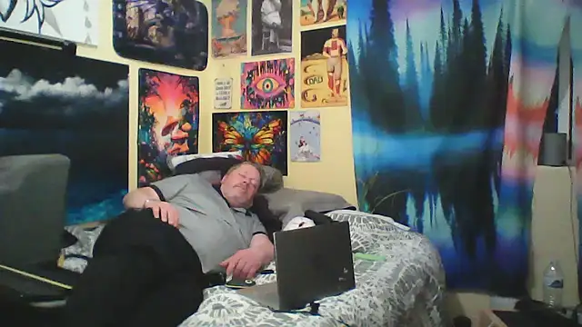 Snapshot of Mic_Oxinner chatting on July 4, 11:05 am Mic Oxinner online show from July 4, 11:05 am