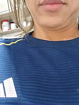 Snapshot of melissa_35_ chatting on October 20, 11:43 am melissa 35 online show from October 20, 11:43 am