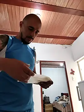 Snapshot of fire_menxxx001 chatting on January 6, 6:11 pm fire menxxx001 online show from January 6, 6:11 pm