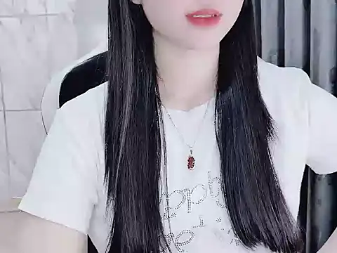 Snapshot of _Lygn__ chatting on January 6, 10:13 am Lygn online show from January 6, 10:13 am