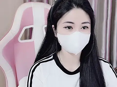 Snapshot of _Lygn__ chatting on February 19, 8:22 am Lygn online show from February 19, 8:22 am