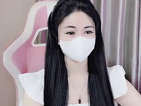 Snapshot of _Lygn__ chatting on February 19, 11:57 pm Lygn online show from February 19, 11:57 pm