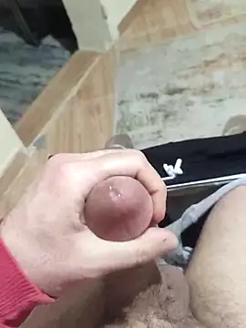 Snapshot of ssikerek23 chatting on December 16, 1:10 am ssikerek23 online show from December 16, 1:10 am