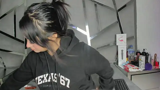 Catherinee69 x online show from November 26, 4:46 am