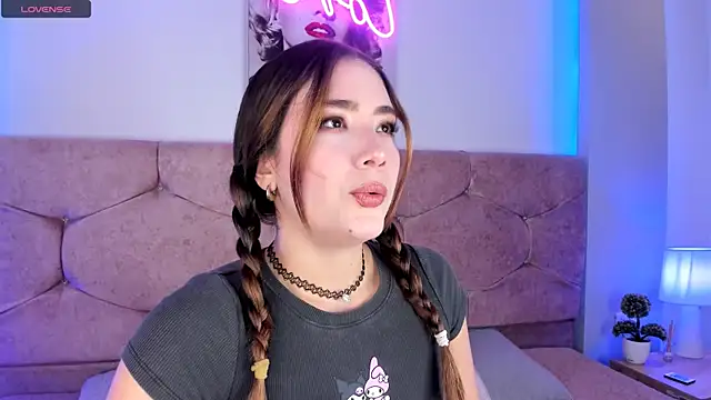 lunar leen online show from February 1, 6:51 pm