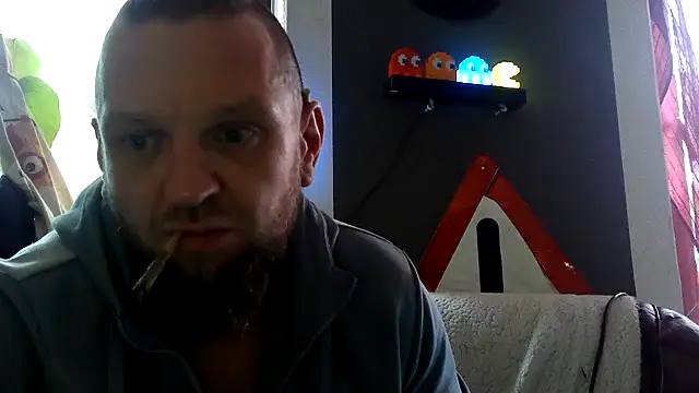 Snapshot of donhulio482 chatting on March 2, 9:42 am donhulio482 online show from March 2, 9:42 am