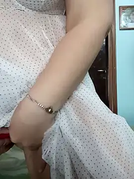 maialina2 online show from January 13, 7:43 am