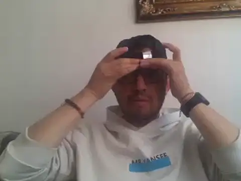 Snapshot of Diptongo chatting on December 5, 3:17 pm Diptongo online show from December 5, 3:17 pm