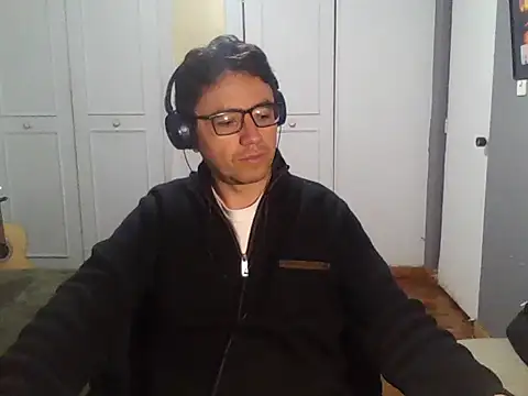 Snapshot of Diptongo chatting on November 25, 1:27 am Diptongo online show from November 25, 1:27 am