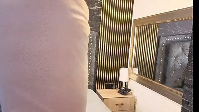 charlotte  G online show from January 7, 10:40 am