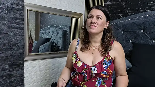 charlotte  G online show from March 15, 11:05 am