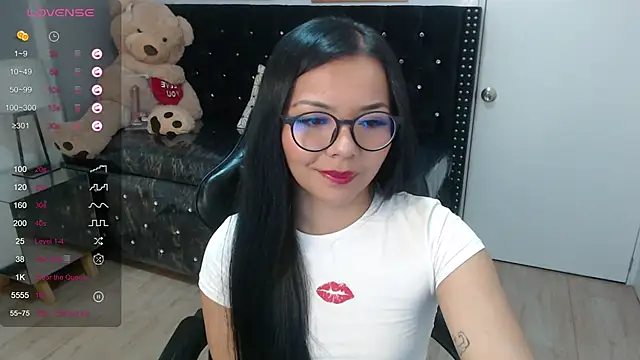 Snapshot of liz_25b chatting on February 13, 3:18 am liz 25b online show from February 13, 3:18 am