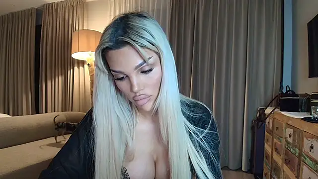 Snapshot of shayblonde chatting on January 8, 6:43 pm shayblonde online show from January 8, 6:43 pm