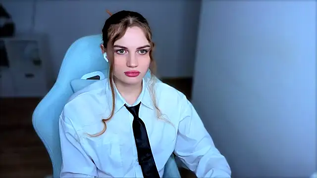 StellaLawless online show from February 2, 8:40 pm