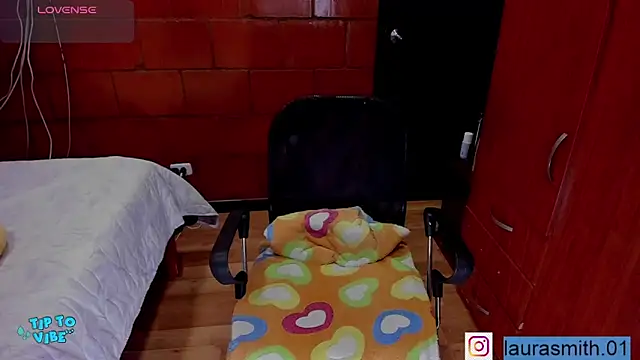 laura smith0 online show from December 20, 5:31 pm