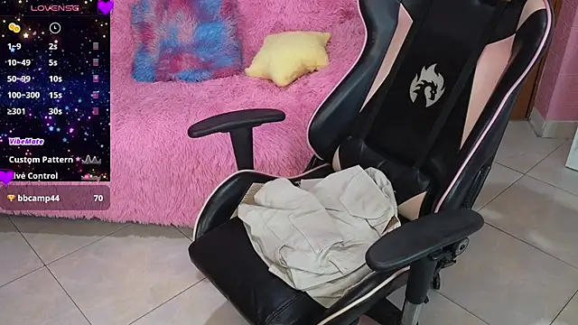 Snapshot of keity_moon chatting on January 23, 4:59 pm keity moon online show from January 23, 4:59 pm