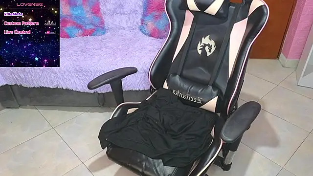 Snapshot of keity_moon chatting on February 21, 4:59 pm keity moon online show from February 21, 4:59 pm