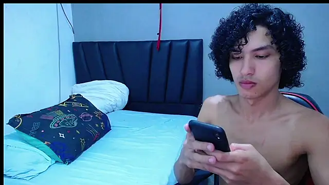 Snapshot of Tayronx33 chatting on November 1, 8:00 pm Tayronx33 online show from November 1, 8:00 pm